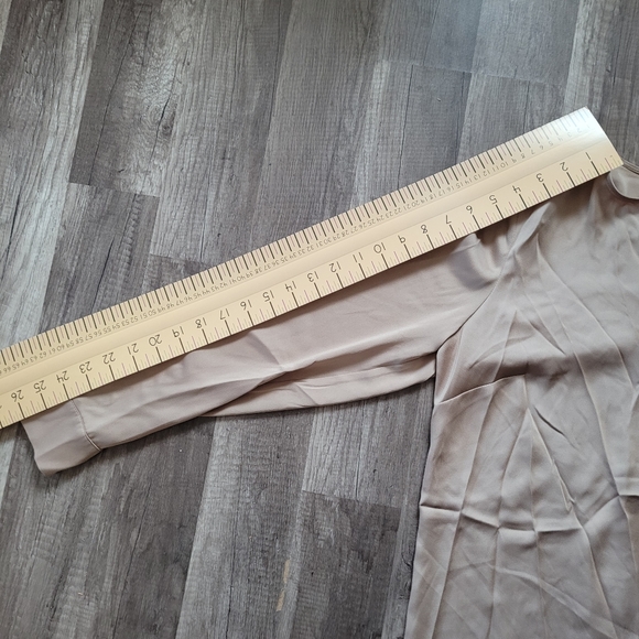 1+1+1= $35 🛍 H&M Blouse NWT Top Beige Size M - Picture 6 of 6